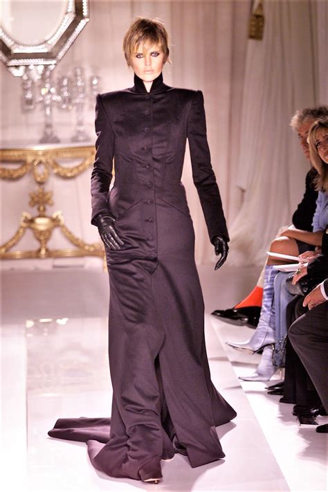 Givenchy Fall 2001 Couture Collection 